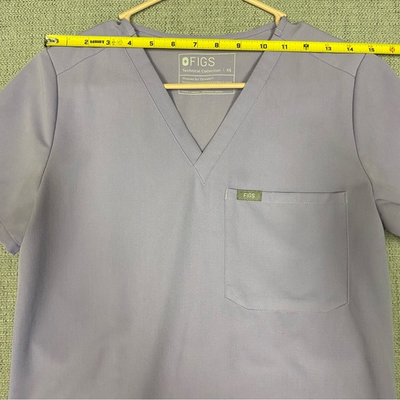 Figs Lavender 2 pc Scrub Set Technical Collection Size XS Top and Bottoms - Picture 12 of 16